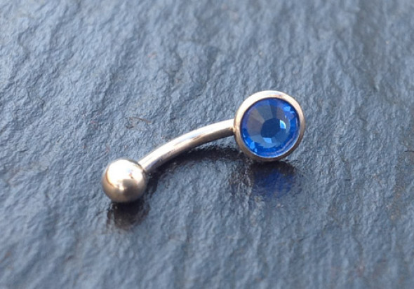 Piercing arcade coupole cristal bleu foncé