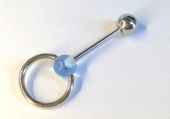 Piercing langue esclave bleu