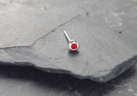 Piercing nez coeur et pierre - rouge