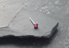 Piercing nez pierre carrée - rose