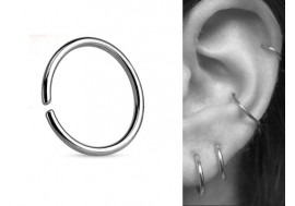 Piercing anneau oreille discret